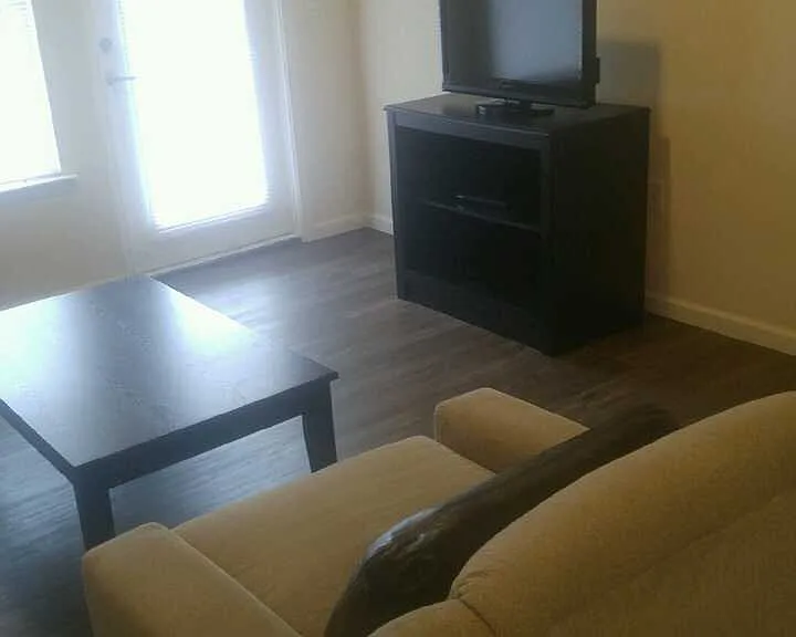 Broad Way Apartments — Photo 10