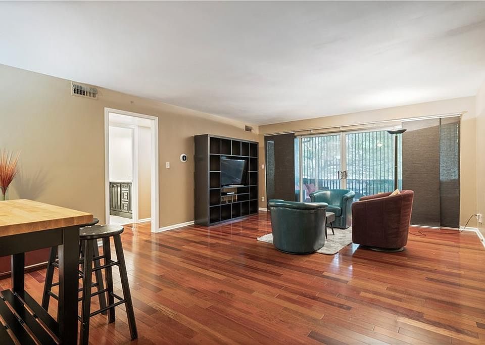 1st image of 4512 Jefferson St APT 5