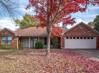 2210 Maplewood Dr, Conway, AR 72032