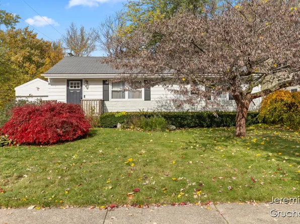 4469 Chesterfield Blvd NW, Grand Rapids, MI 49534