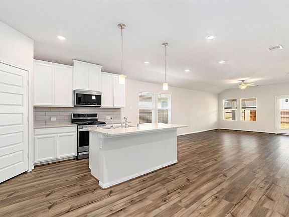 4th image of 2207 Royal Ann Way