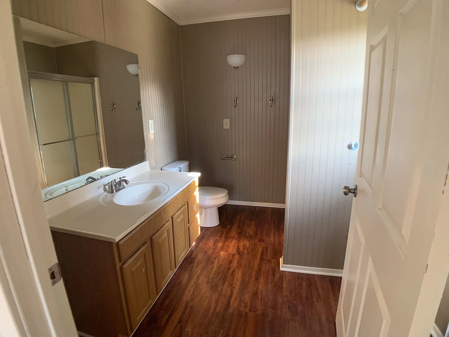 707 Sims — Photo 2