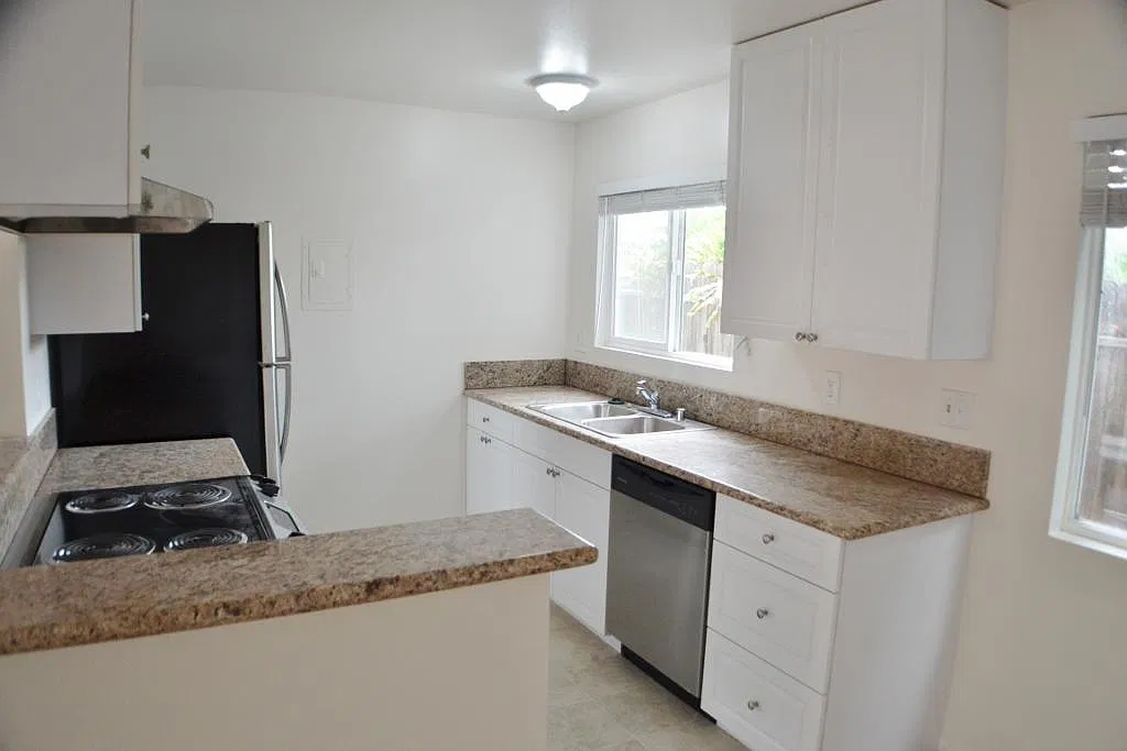 2 bed, 1000 sqft, $2,495 — Photo 3
