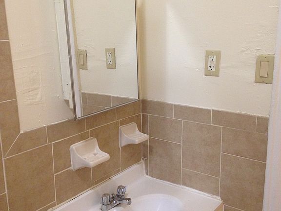 3rd image of 320 Empire Blvd APT 4B