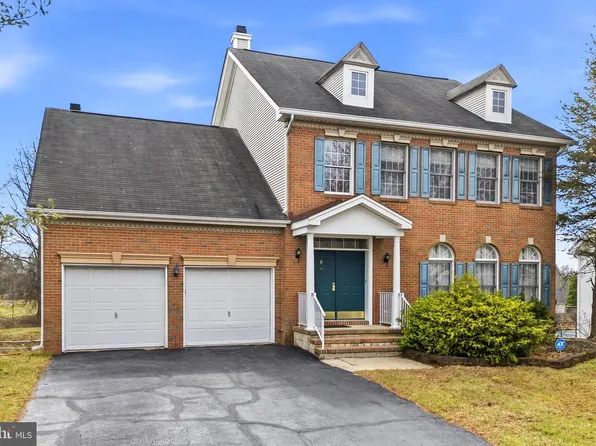 8 Chicory Ln, Pennington, NJ 08534