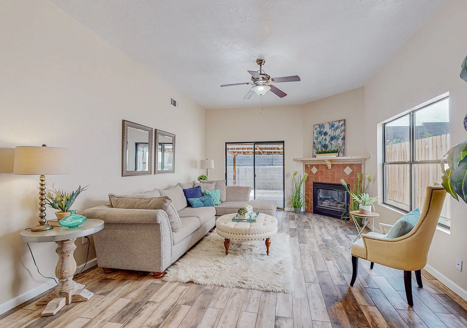 Nw Pueblo Style Th 3/Bd 2/Ba 2/Cg — Photo 1