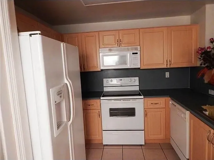 8930 W Flagler St #101 — Photo 5