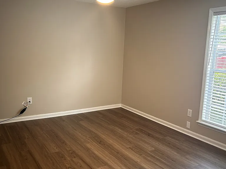 550 Creekwood Xing — Photo 31
