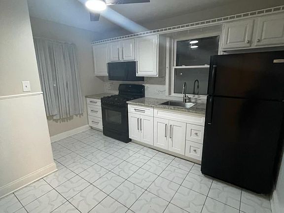 2nd image of 3249 W 92nd St