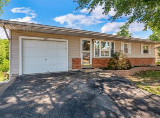 1172 Starlight Dr, Fenton, MO 63026