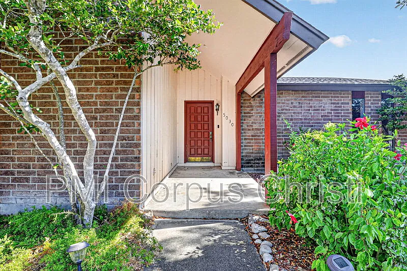 3 bed, 2.0 bath, 2122 sqft, $2,275 — Photo 3