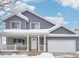 213 S Goldenrod Dr, Sun Prairie, WI 53590