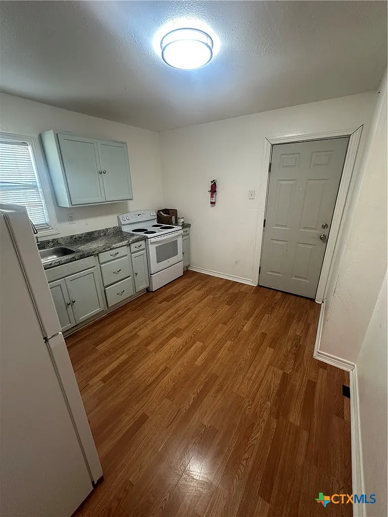 2 bed, 1.0 bath, 616 sqft, $895 — Photo 3