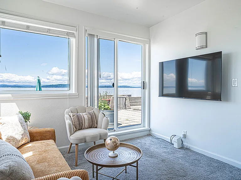 4027 Beach Dr SW #1 — Photo 7