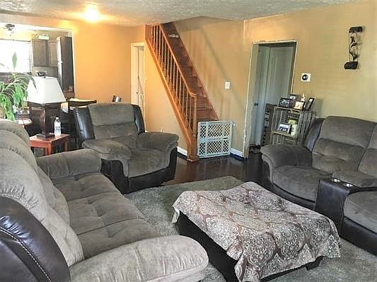 2nd image of 4624 Alexandria Pike