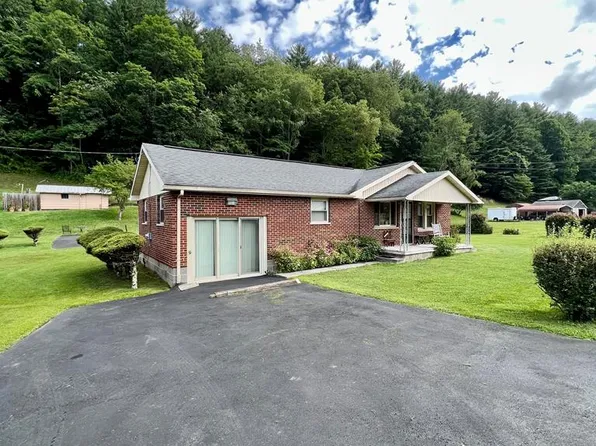 157 Deeds Dr, Beaver, WV 25813