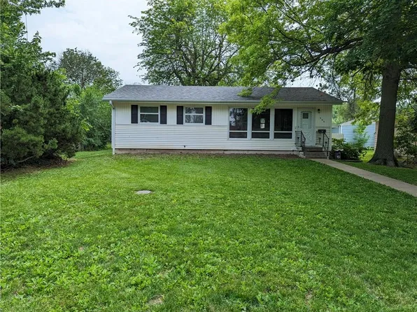 309 Kansas Ave, Hiawatha, KS 66434