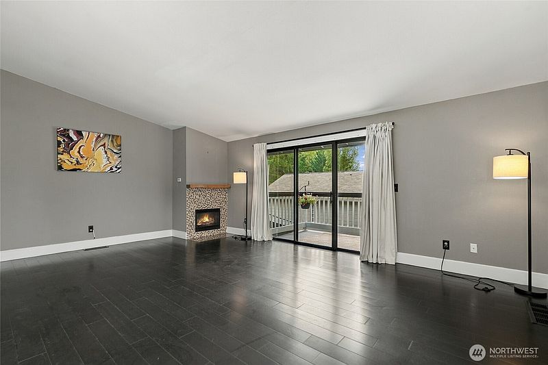 5th image of 365 SE Valley View Way