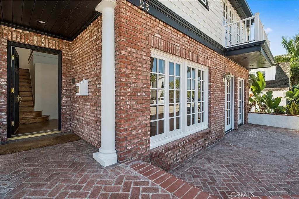 4 bed, 3000 sqft, $11,995 — Photo 2