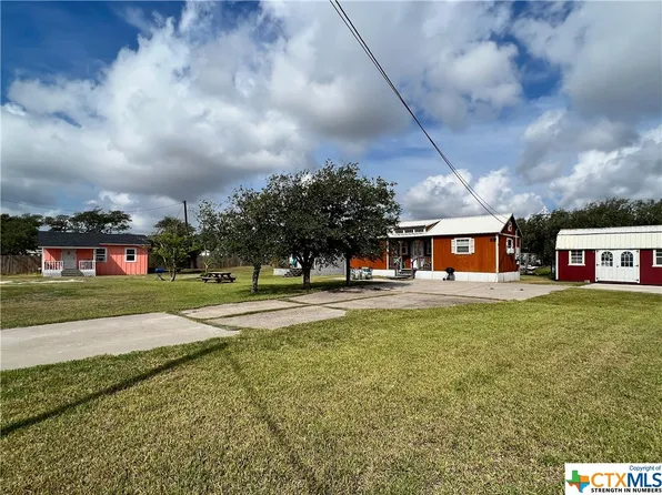 1619 S Kossuth St, Rockport, TX 78382