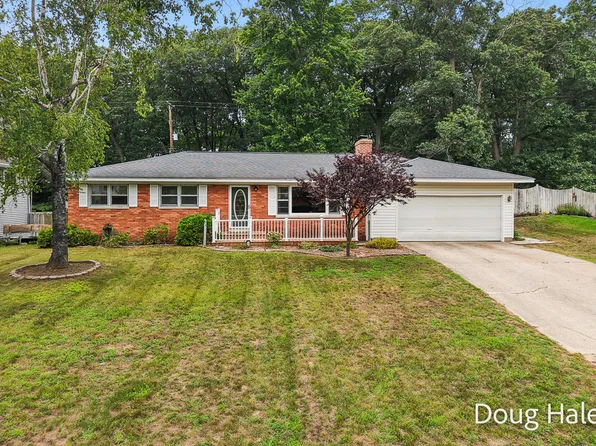 1674 Bonneville Dr, Norton Shores, MI 49441