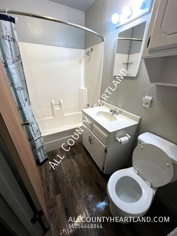 Charming 2-Bedroom Duplex in El Reno with FREE Laundry! — Photo 4