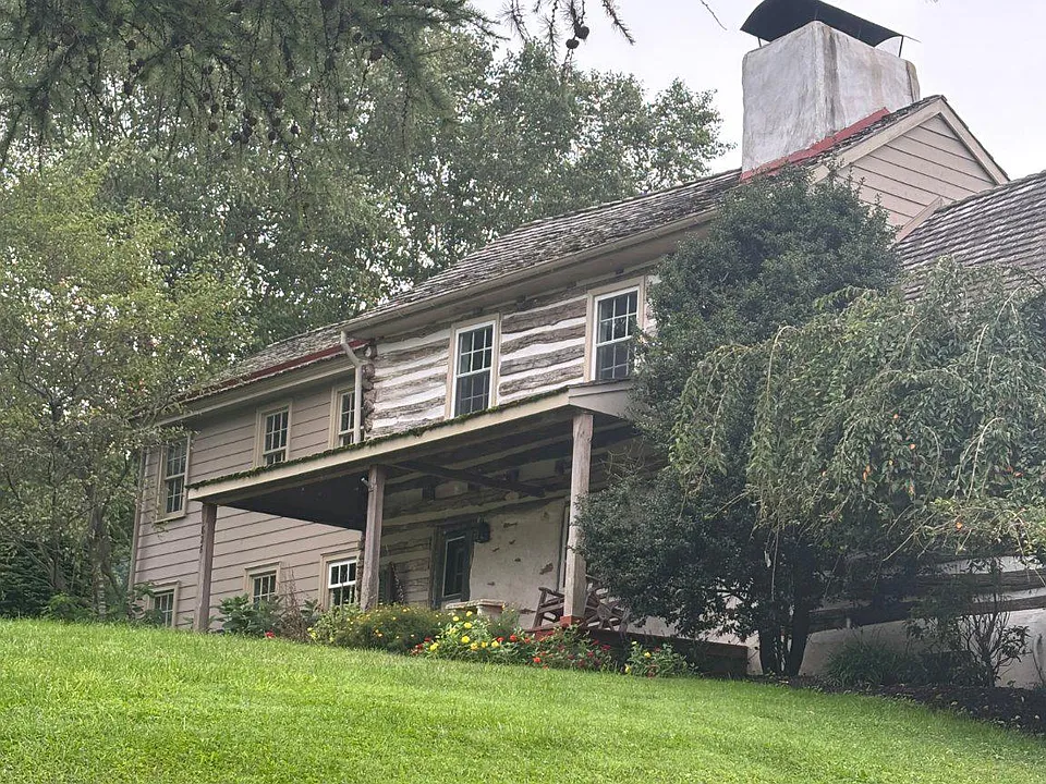 828 Guthrie Rd