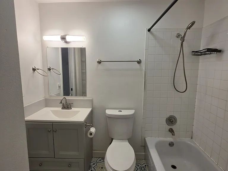 139 Sparrow Dr #3G — Photo 12
