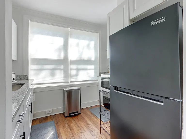 1011 E 39th St #B — Photo 16