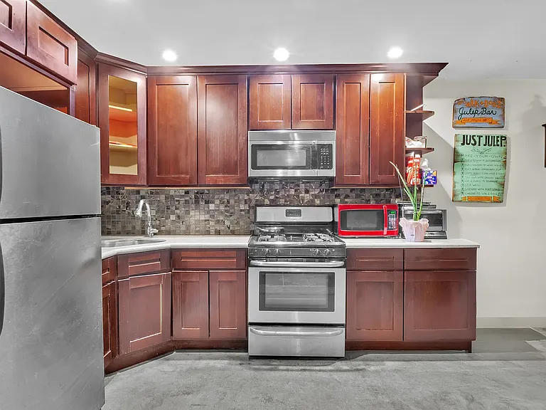 111 Wolcott St #1 — Photo 2
