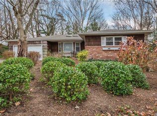 28 Biscayne Dr, Huntington, NY 11743
