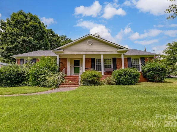 1233 Castlegate St, Gastonia, NC 28054