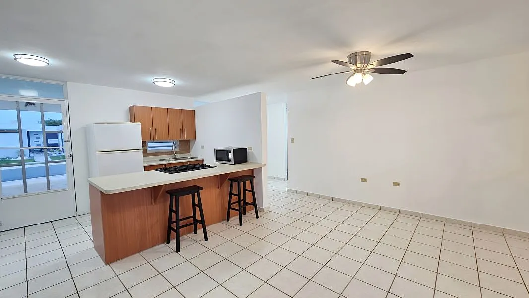 3 bed, 2.0 bath, 1350 sqft, $1,600 — Photo 3