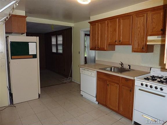5th image of 24 Harmon St
