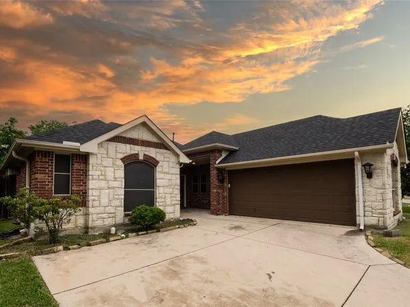 6709 Stardust Dr, North Richland Hills, TX 76180