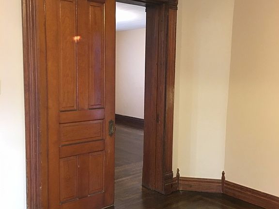 4th image of 212 S Pearl St
