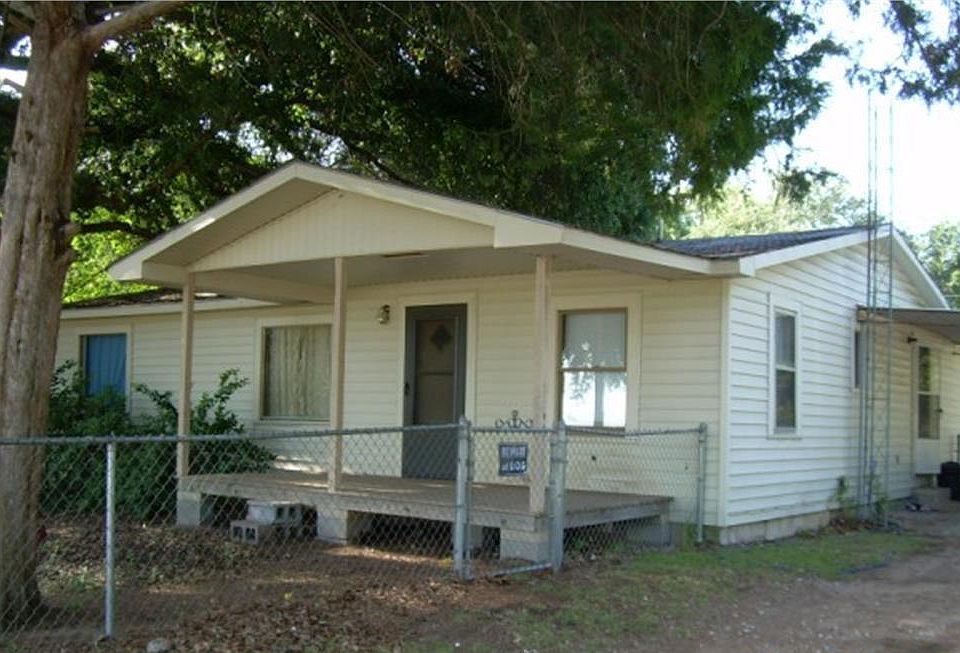 2nd image of 2316 Oakhaven Dr