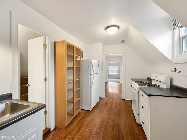 1747 W Newport Ave — Photo 12