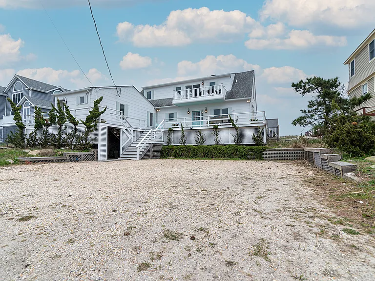 943 Dune Rd — Photo 9
