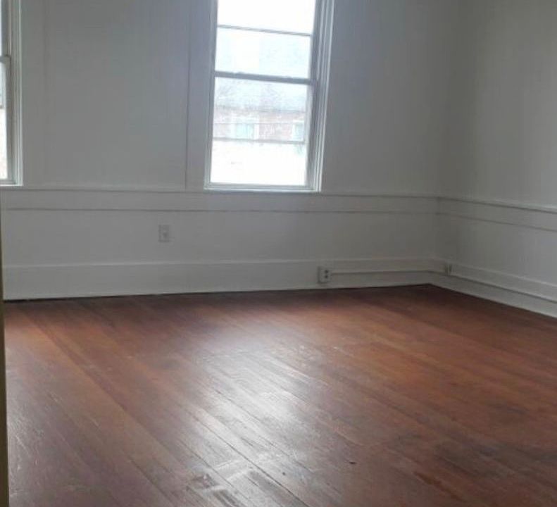 2nd image of 1117 Indiana Ave
