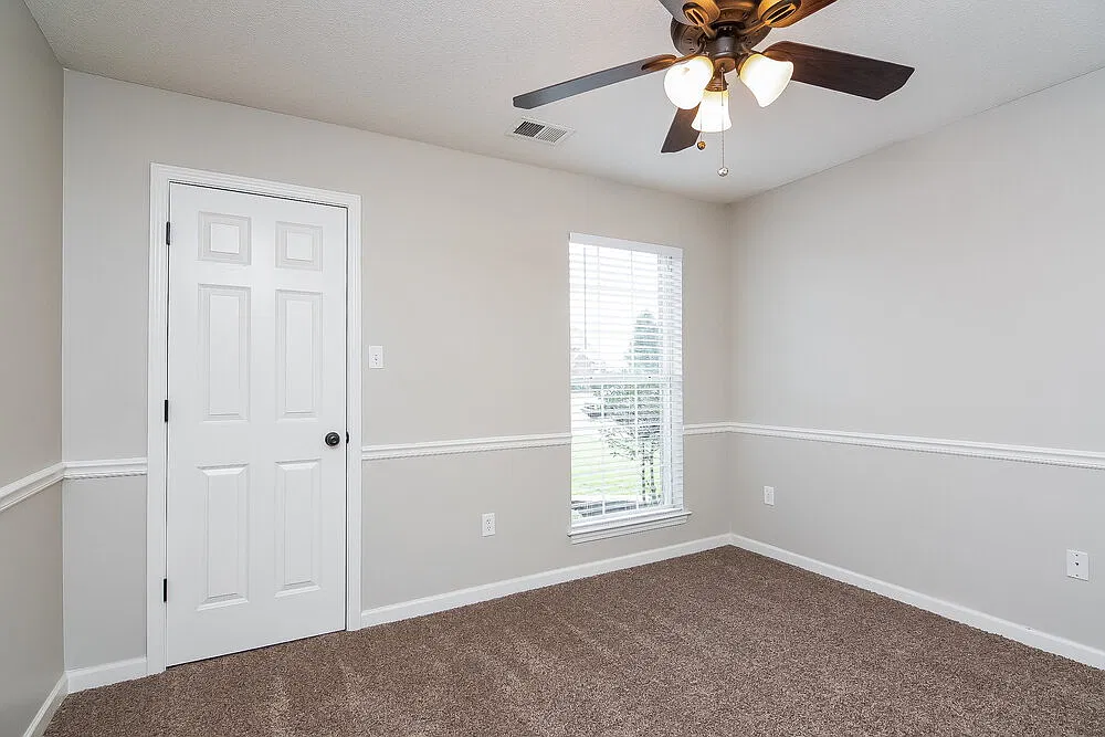 4 bed, 2.0 bath, 2077 sqft, $2,145 — Photo 2