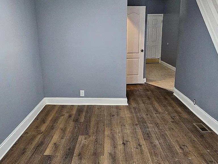 1004 Appleton St — Photo 13