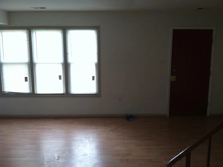 2228 Hunter Pl SE — Photo 3