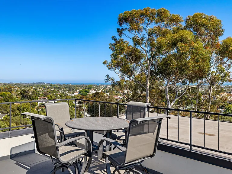 813 E Anapamu St #PENTHOUSE — Photo 30