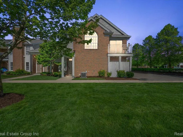 46104 Baldwin Dr, Macomb, MI 48044