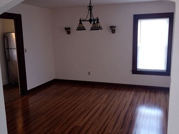 4th image of 333 W 5th St