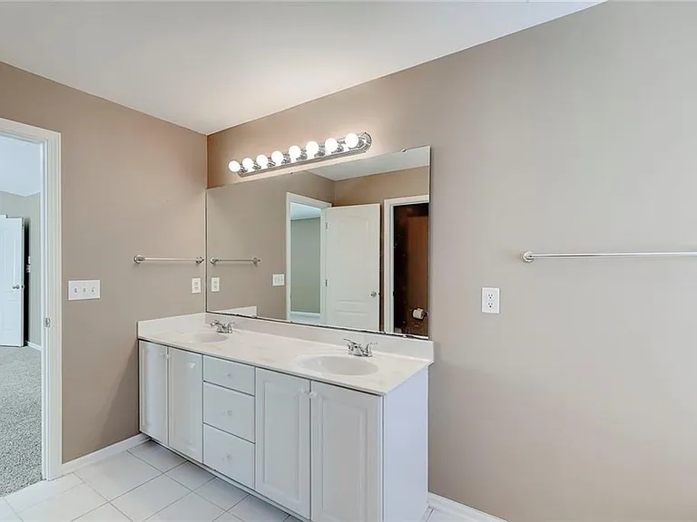 9972 Parkshore Dr — Photo 37