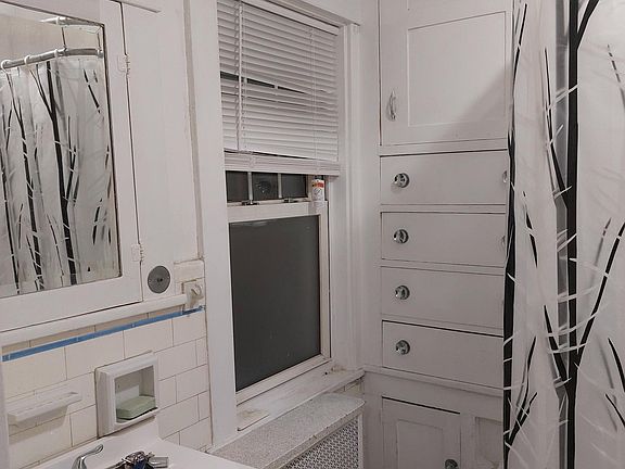 5th image of 1325 Walden Ave #2