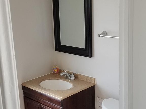 4th image of 4417 Wood Ave