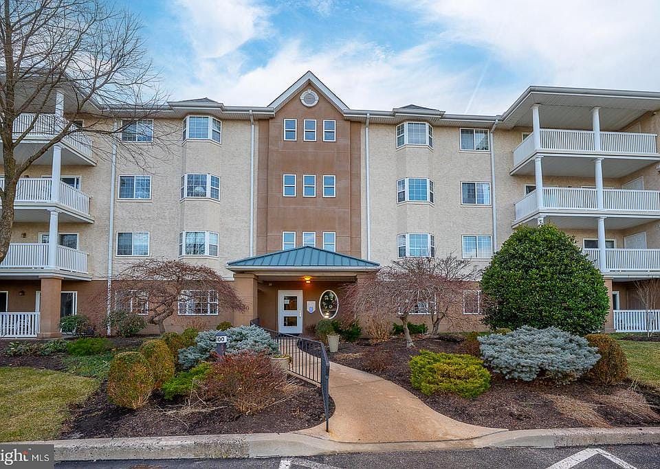 1st image of 335 Paoli Pointe Dr #335